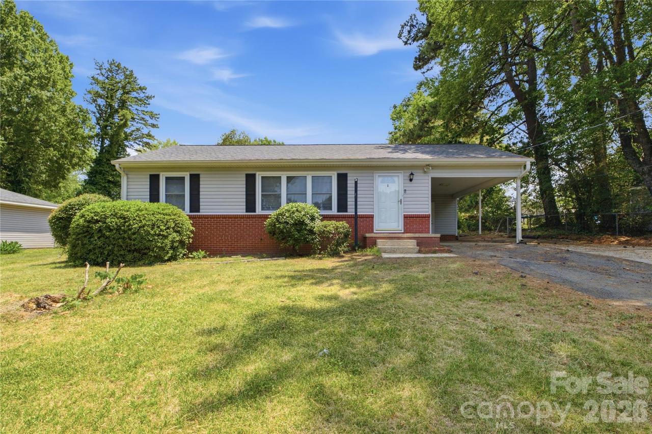 1323 Meadowbrook Cir., Salisbury, NC 28144