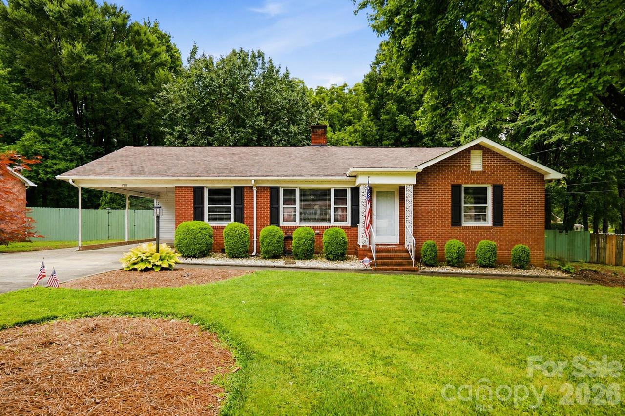 7919 Linda Lake Dr., Charlotte, NC 28215