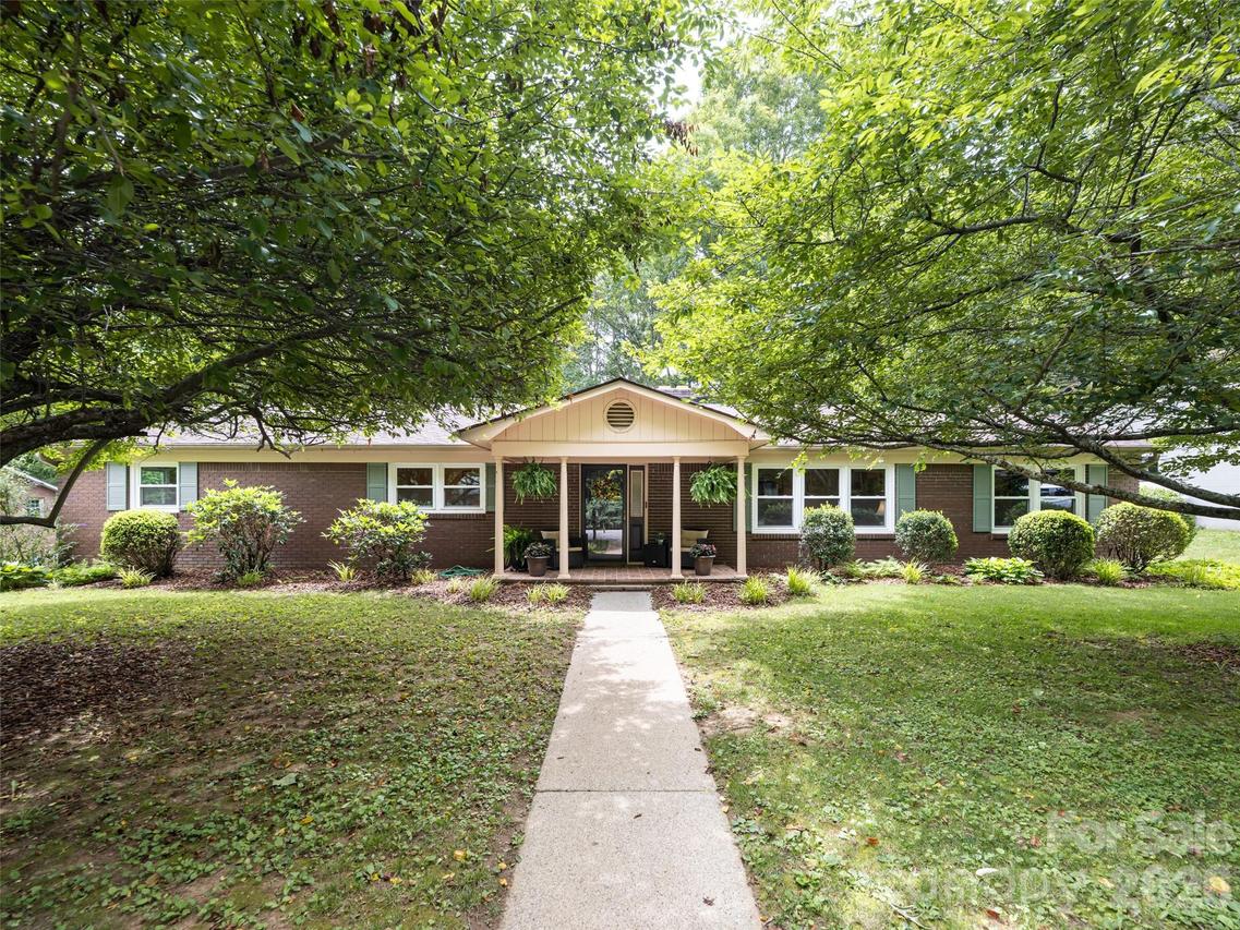 29 Jean Dr., Asheville, NC 28803