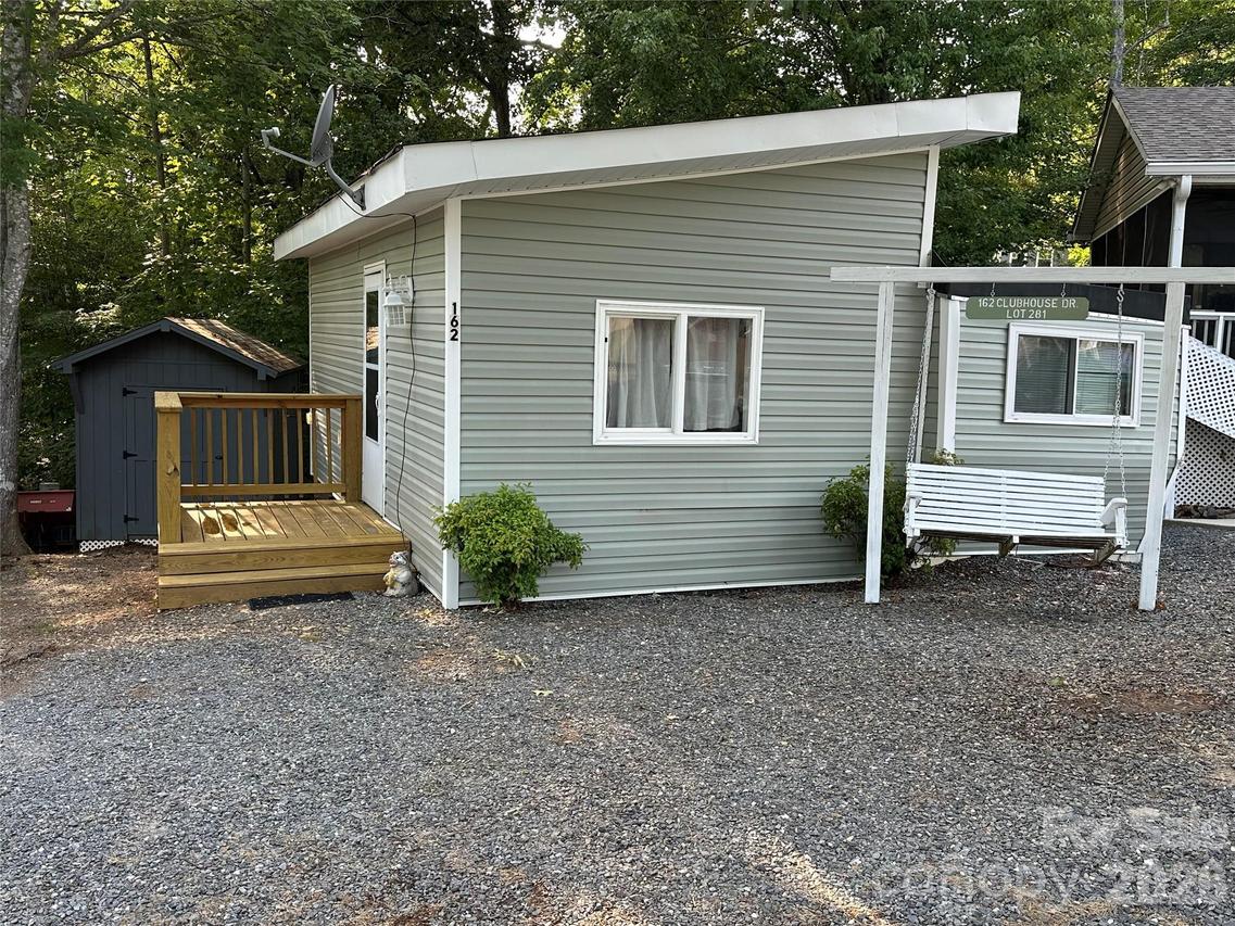 162 Clubhouse Dr., New London, NC 28127