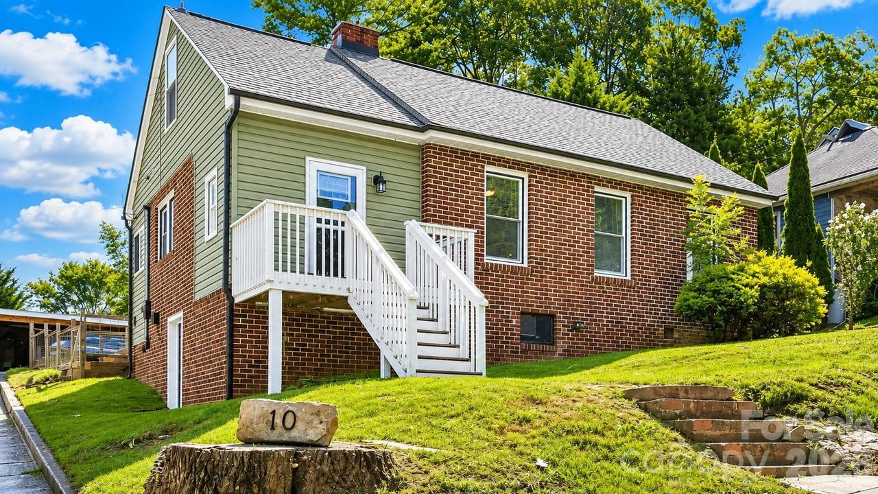 10 Enka Oak St., Candler, NC 28715