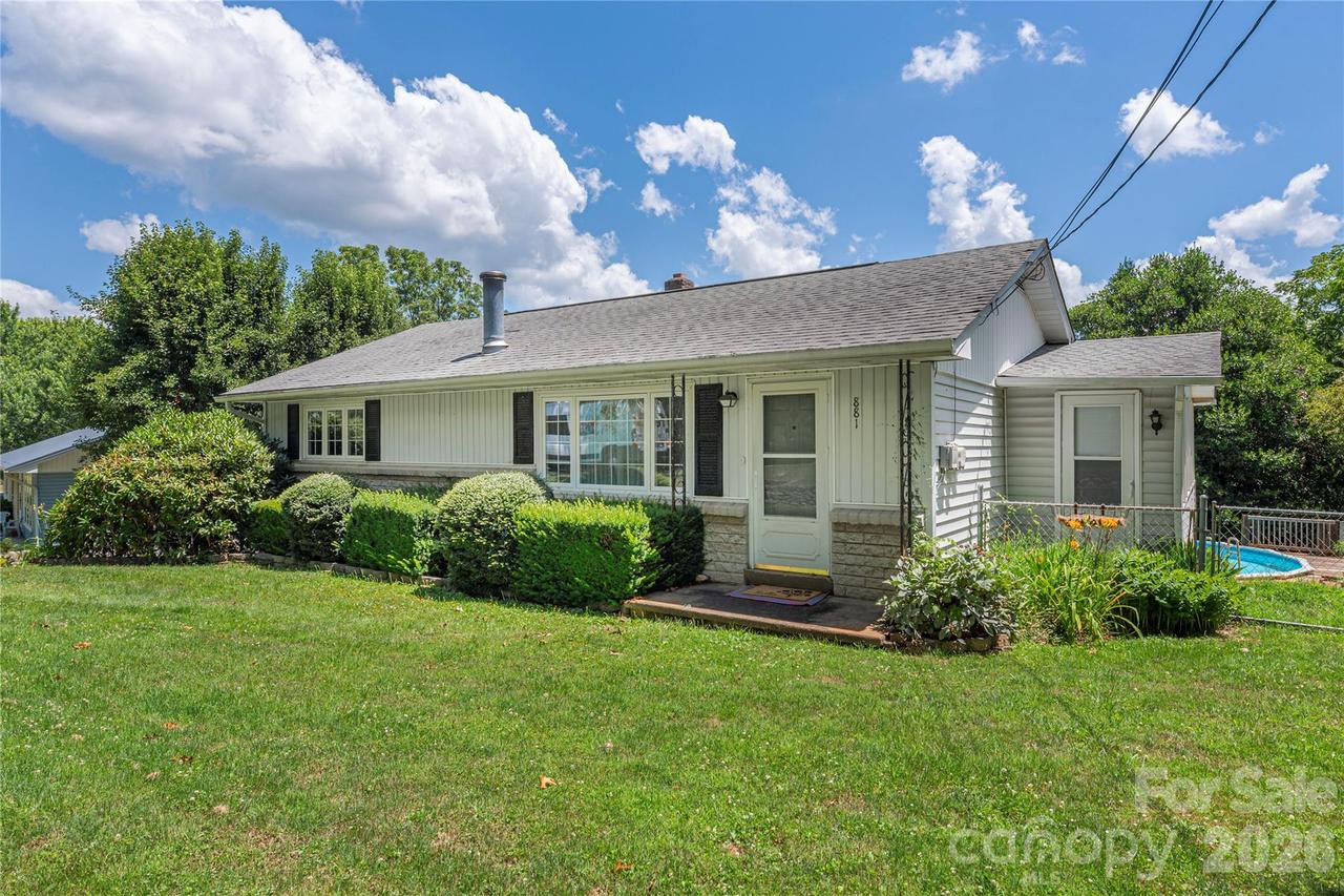 881 Mulberry St., Clyde, NC 28721