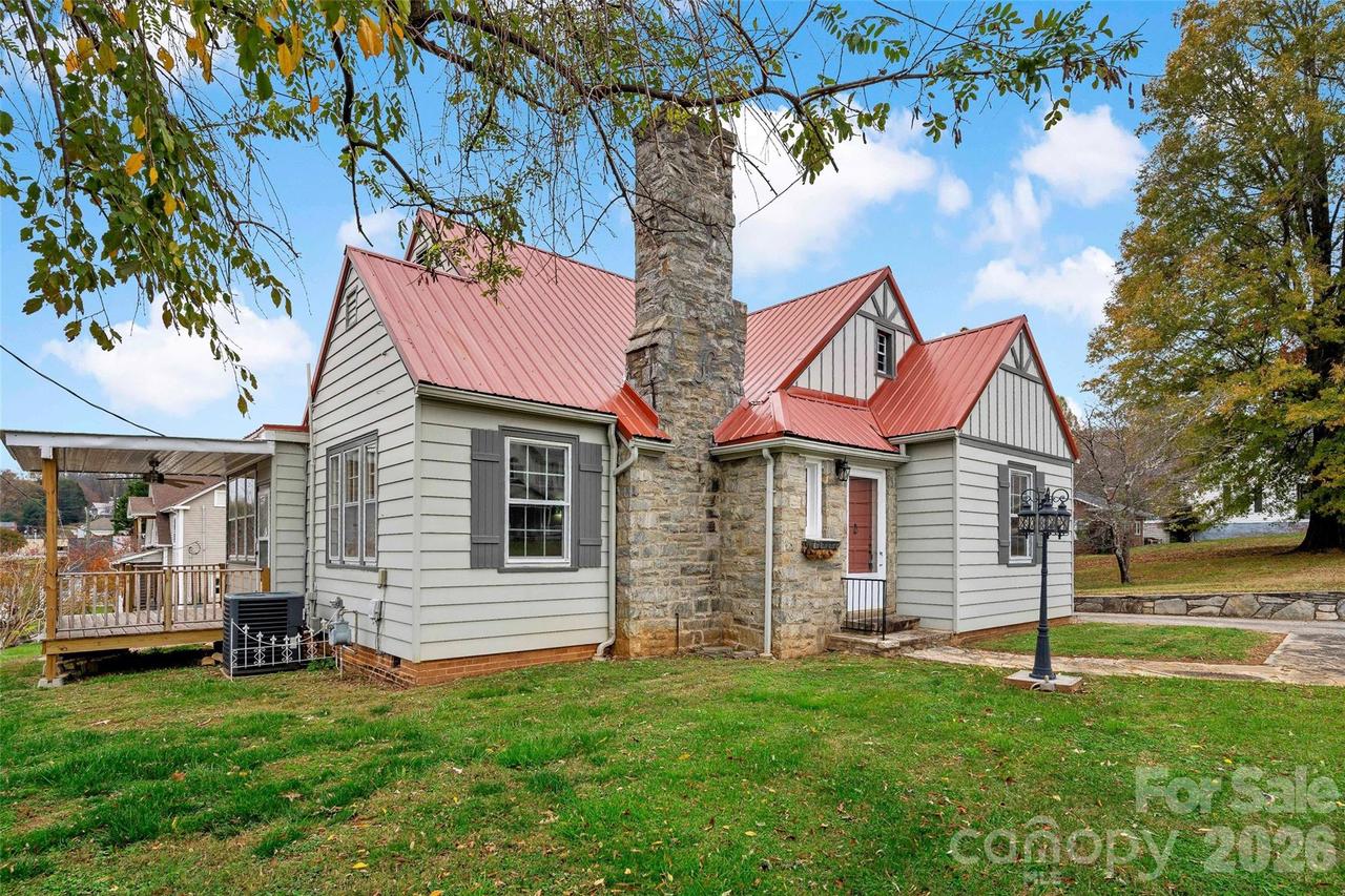 141 N Madison St., Marion, NC 28752