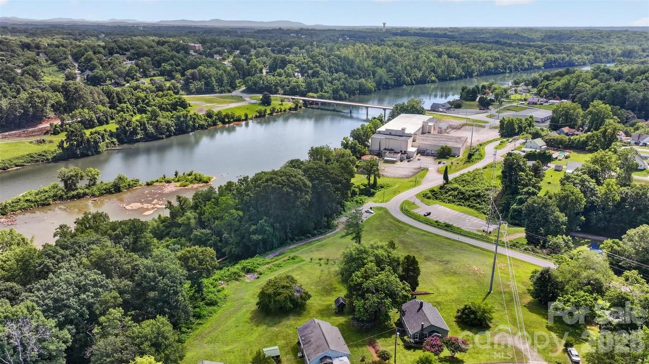 106 Lake Dr., Hickory, NC 28601