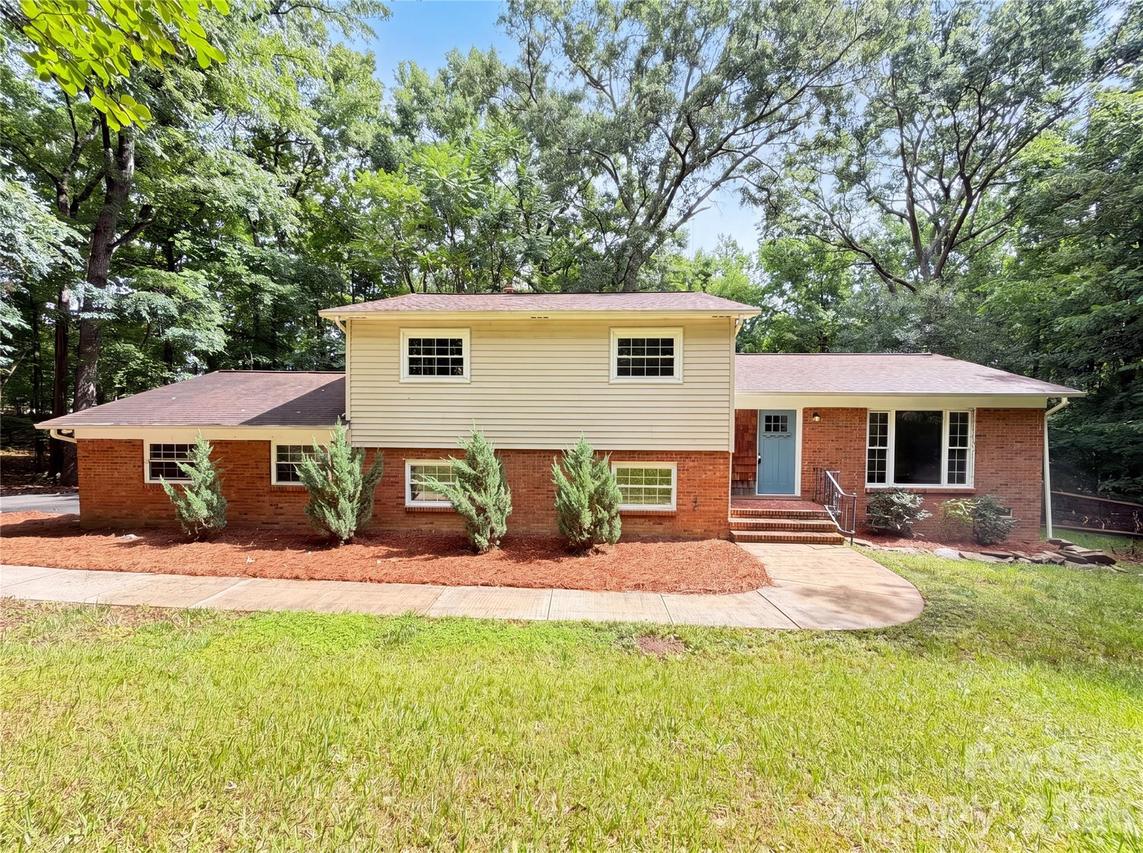 2200 Fair Forest Dr., Matthews, NC 28105