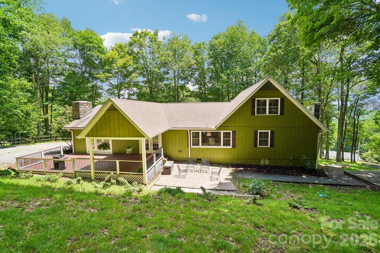671 Trillium Ln., Mars Hill, NC 28754