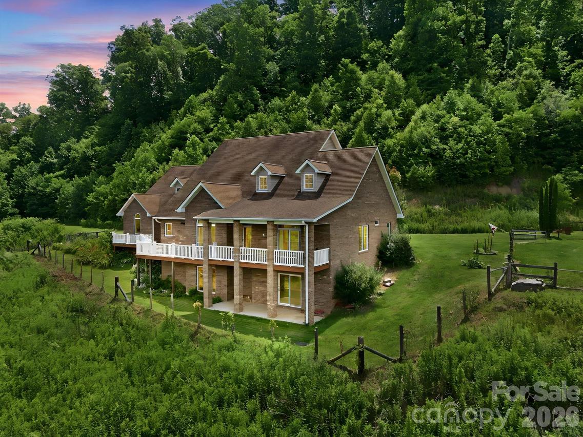 340 Earlys Mountain Rd., Leicester, NC 28748