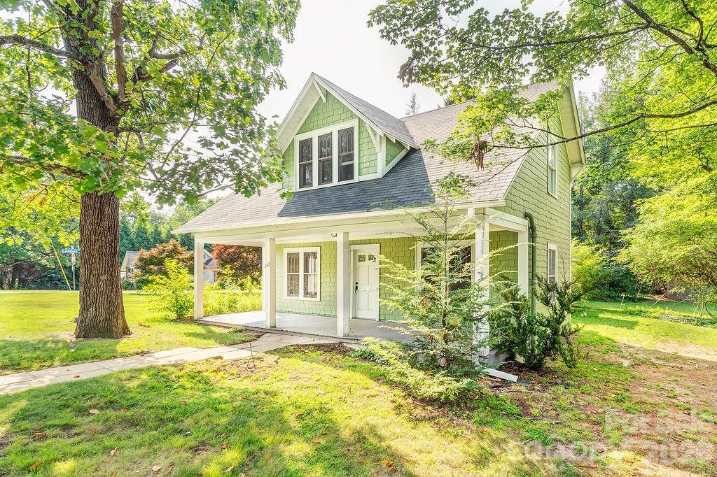 648 Lakeshore Dr., Asheville, NC 28804