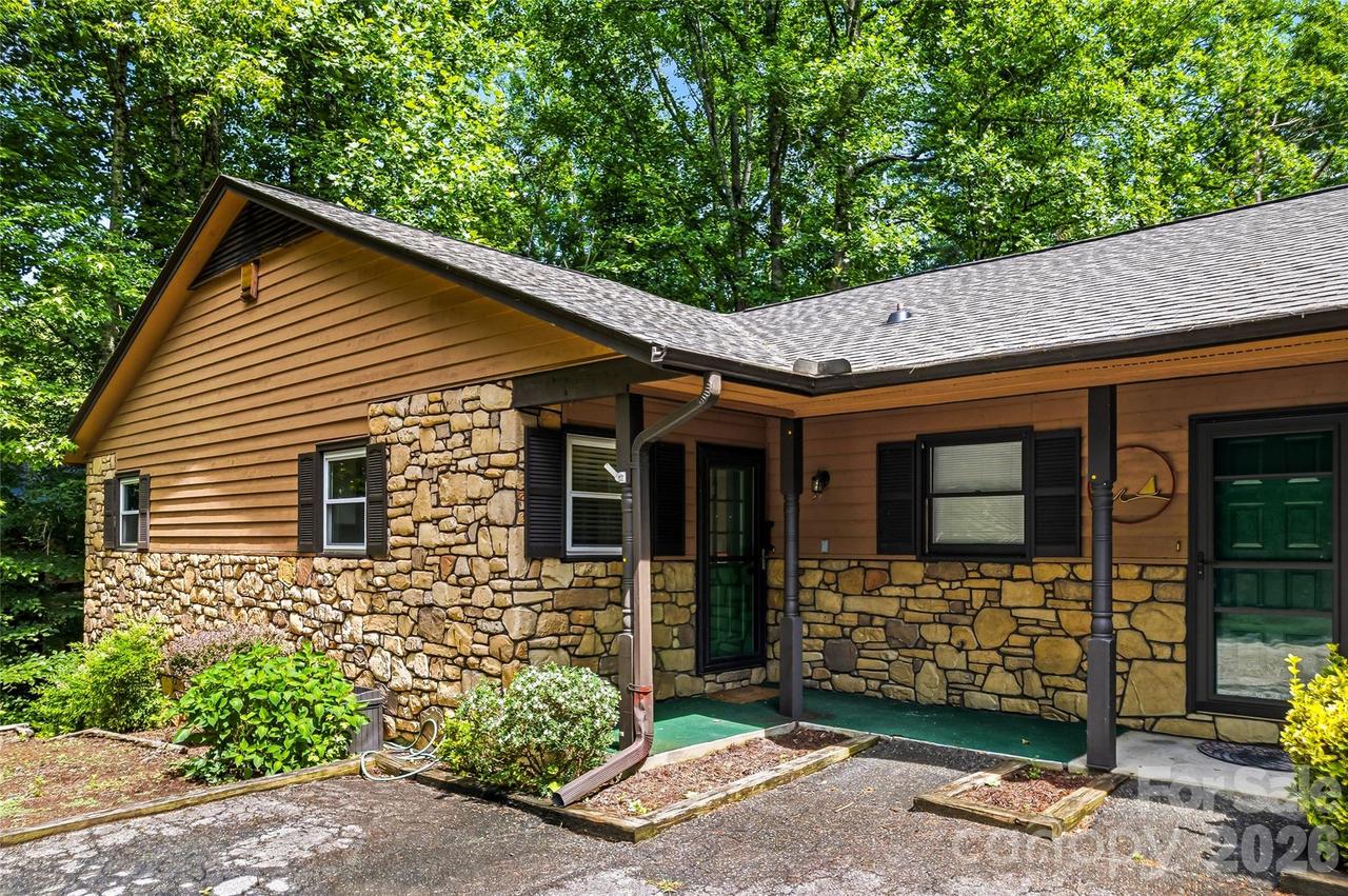 27 Unity Ct., Etowah, NC 28729