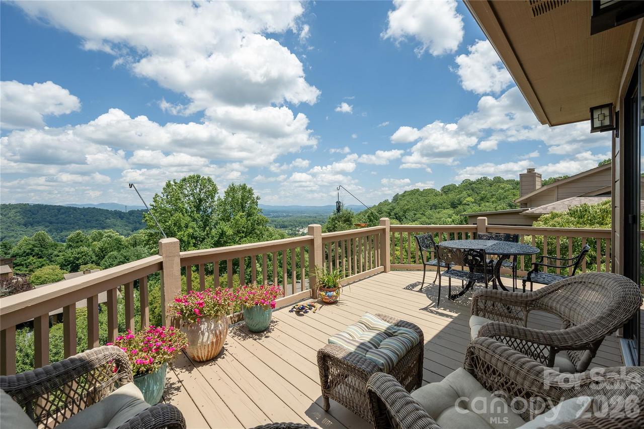 159 Country Ridge Rd., Laurel Park, NC 28739