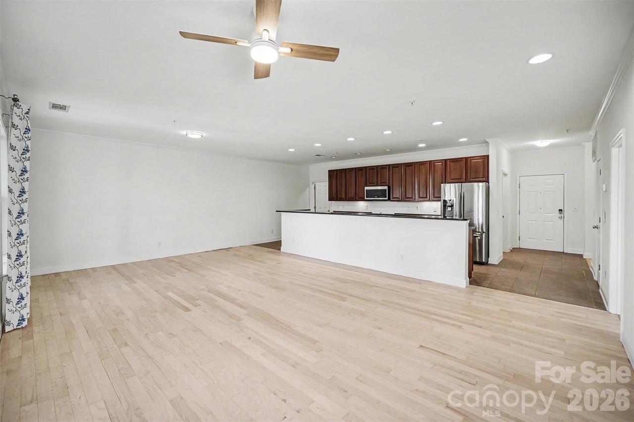 1000 E Woodlawn Rd. #415, Charlotte, NC 28209