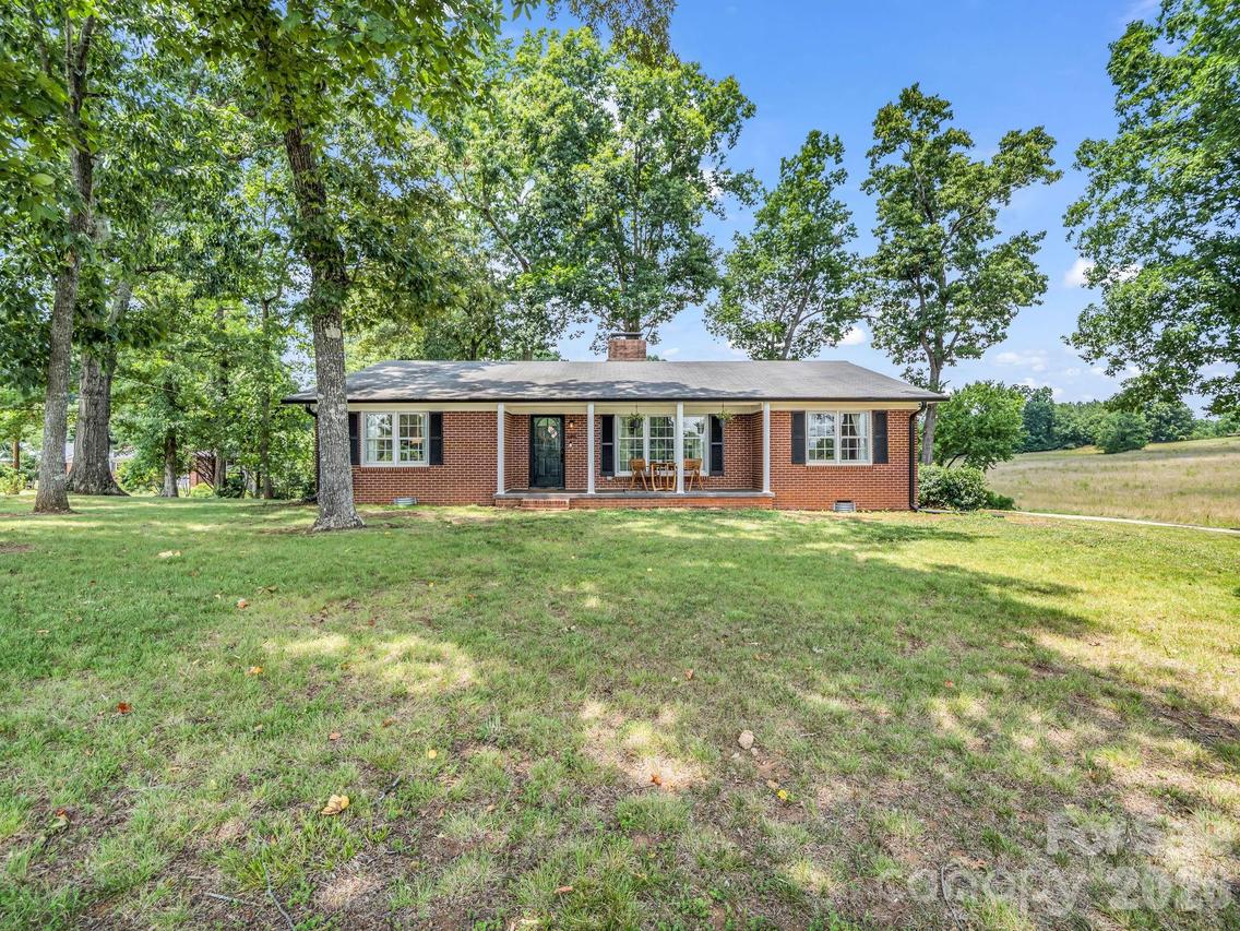 201 Lincoln Rd., Forest City, NC 28043