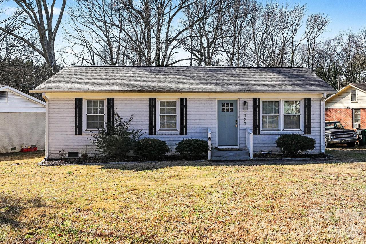 727 Thera Dr., Charlotte, NC 28206
