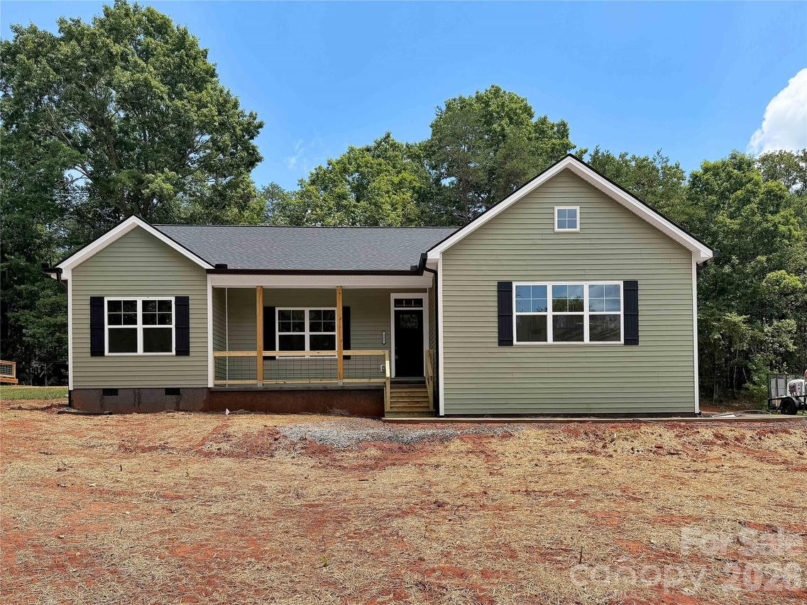 321 Whispering Pines Cir., Forest City, NC 28043