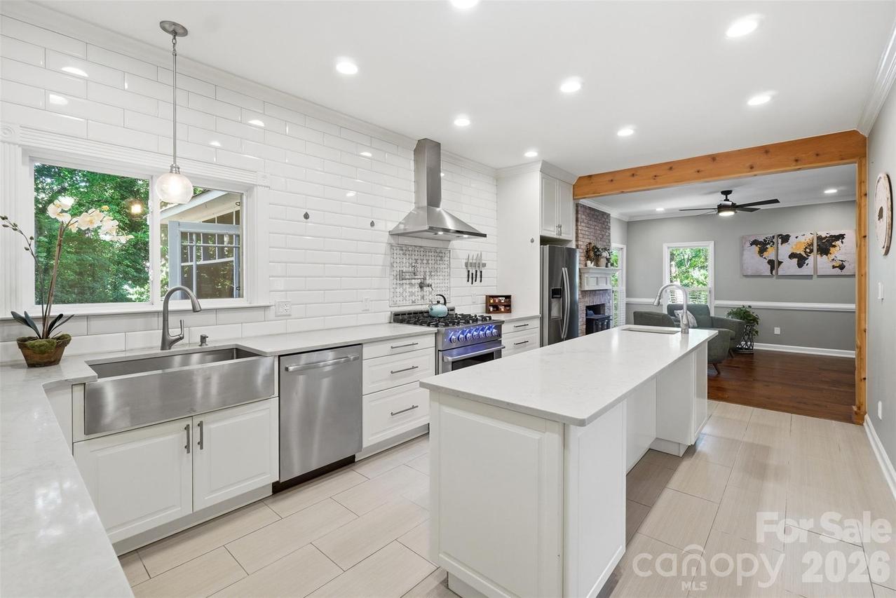 1112 Long Paw Ln., Charlotte, NC 28214