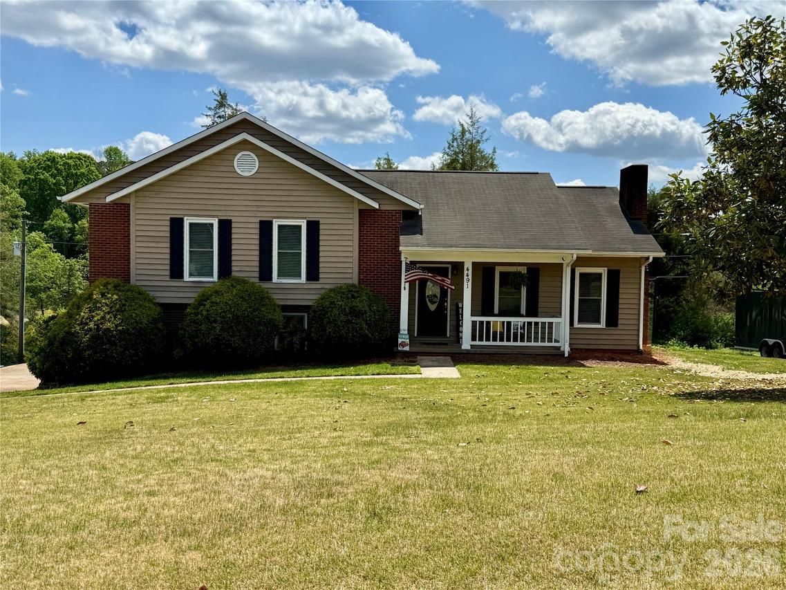4491 Magnolia Ln., Hudson, NC 28638