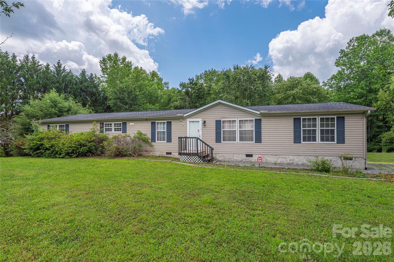 992 Brickyard Rd., Horse Shoe, NC 28742