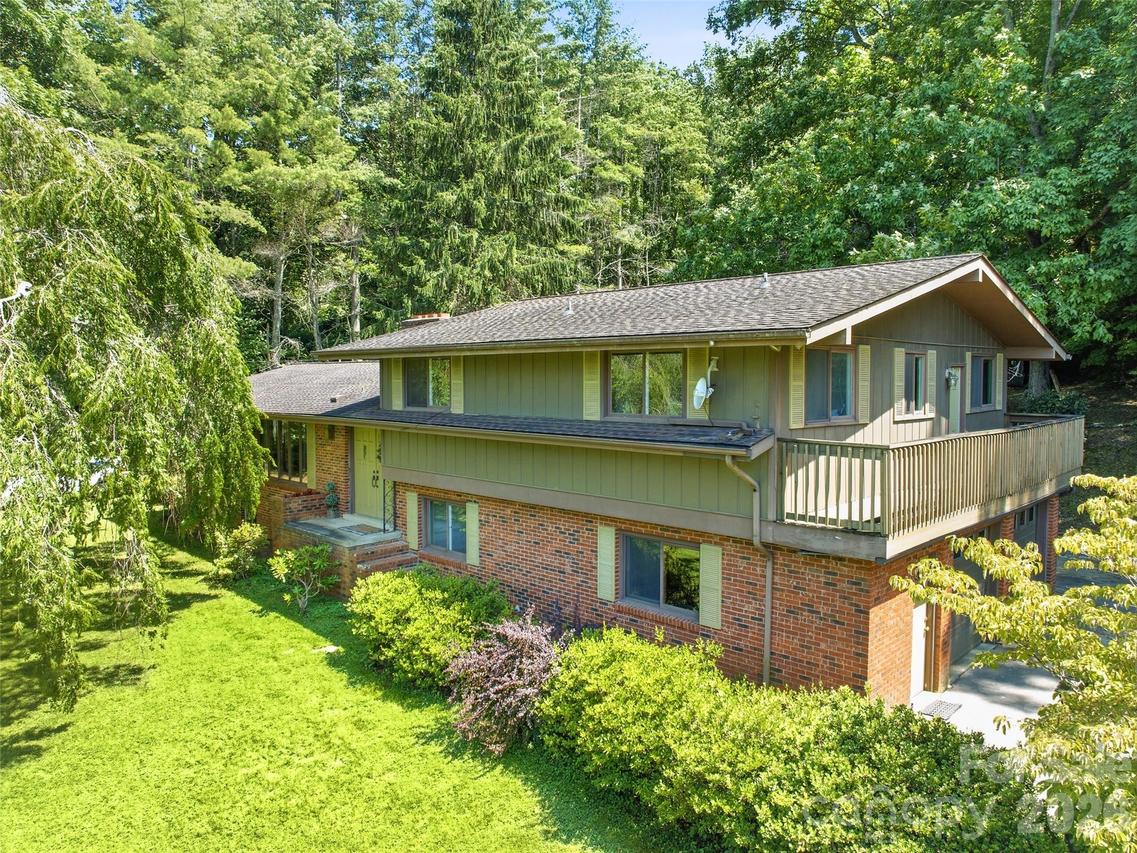 252 Big Stomp Rd., Waynesville, NC 28786