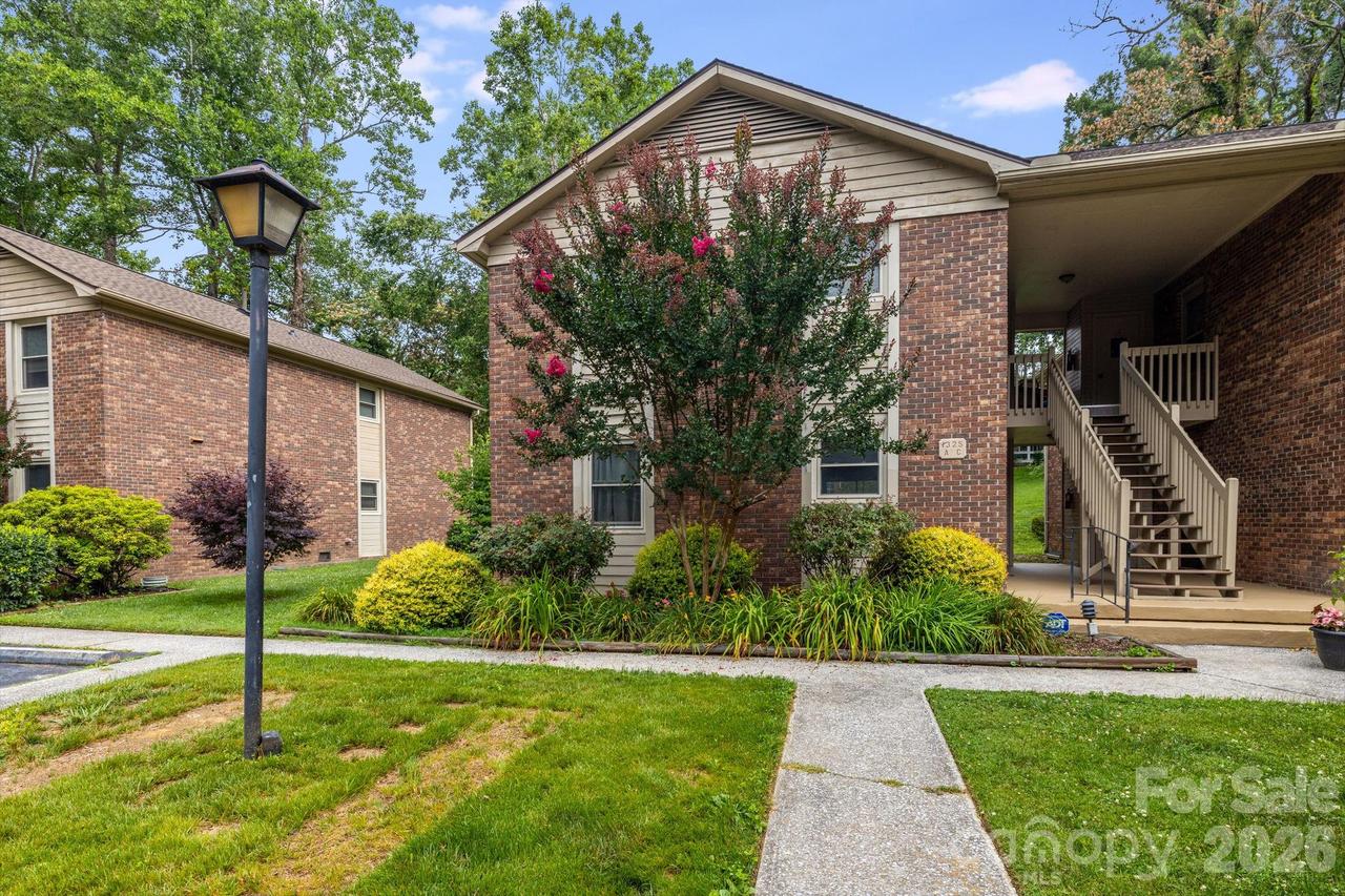 1325 4th Ave. #C, Hendersonville, NC 28739