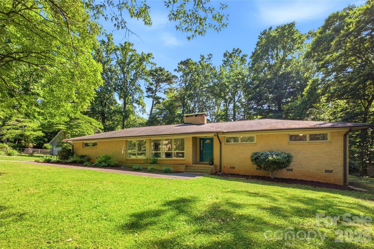 7008 Linda Lake Dr., Charlotte, NC 28215