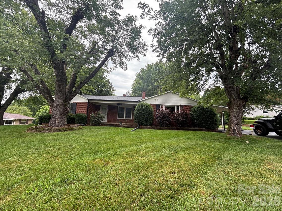 327 Arrowood St., Lenoir, NC 28645