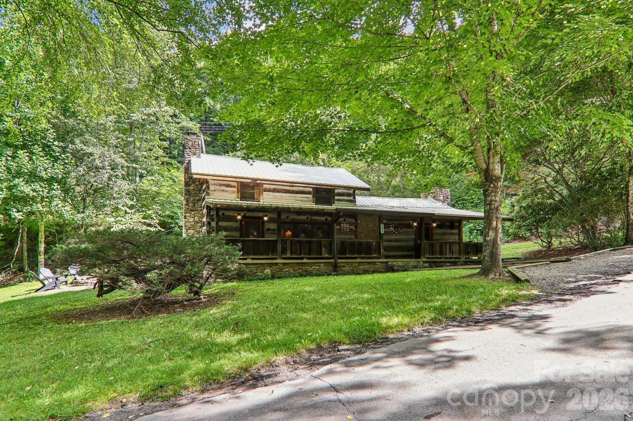251 Village Ln., Mars Hill, NC 28754