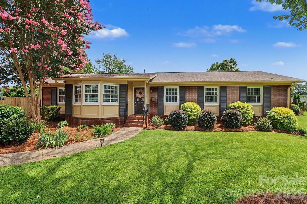 3330 Woodleaf Rd., Charlotte, NC 28205