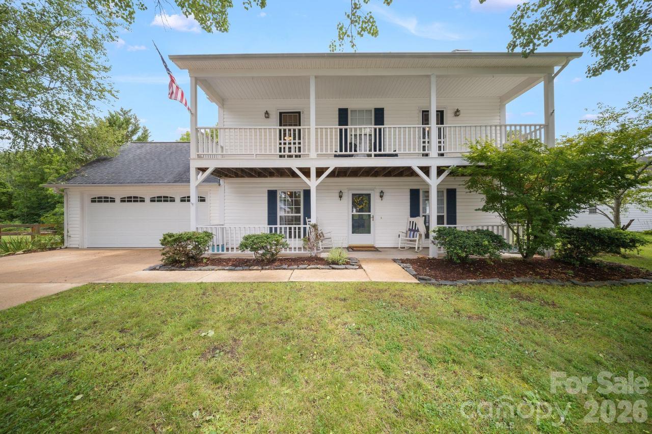 1040 Thorncrest Dr., Fletcher, NC 28732