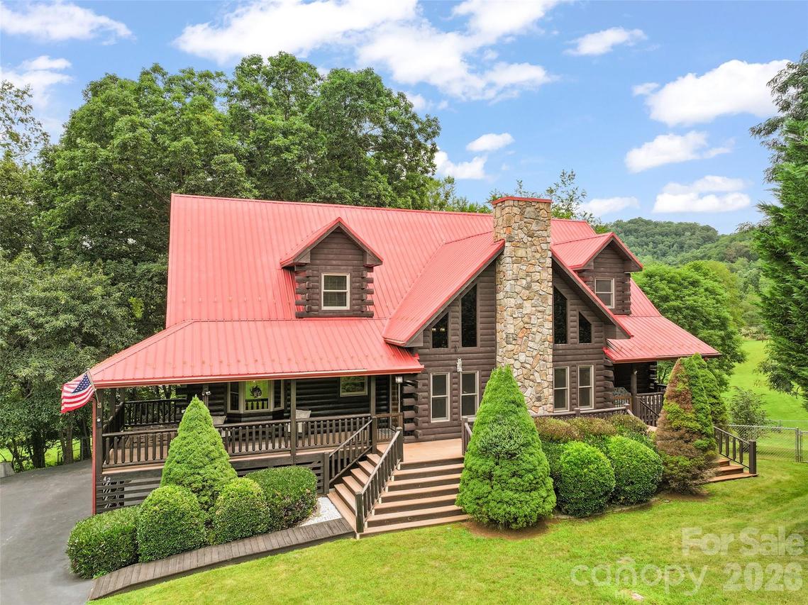 42 Chinaberry Ct., Waynesville, NC 28785