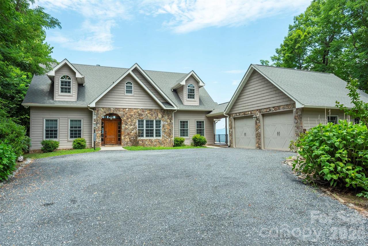 301 Oak Winds Dr., Old Fort, NC 28762