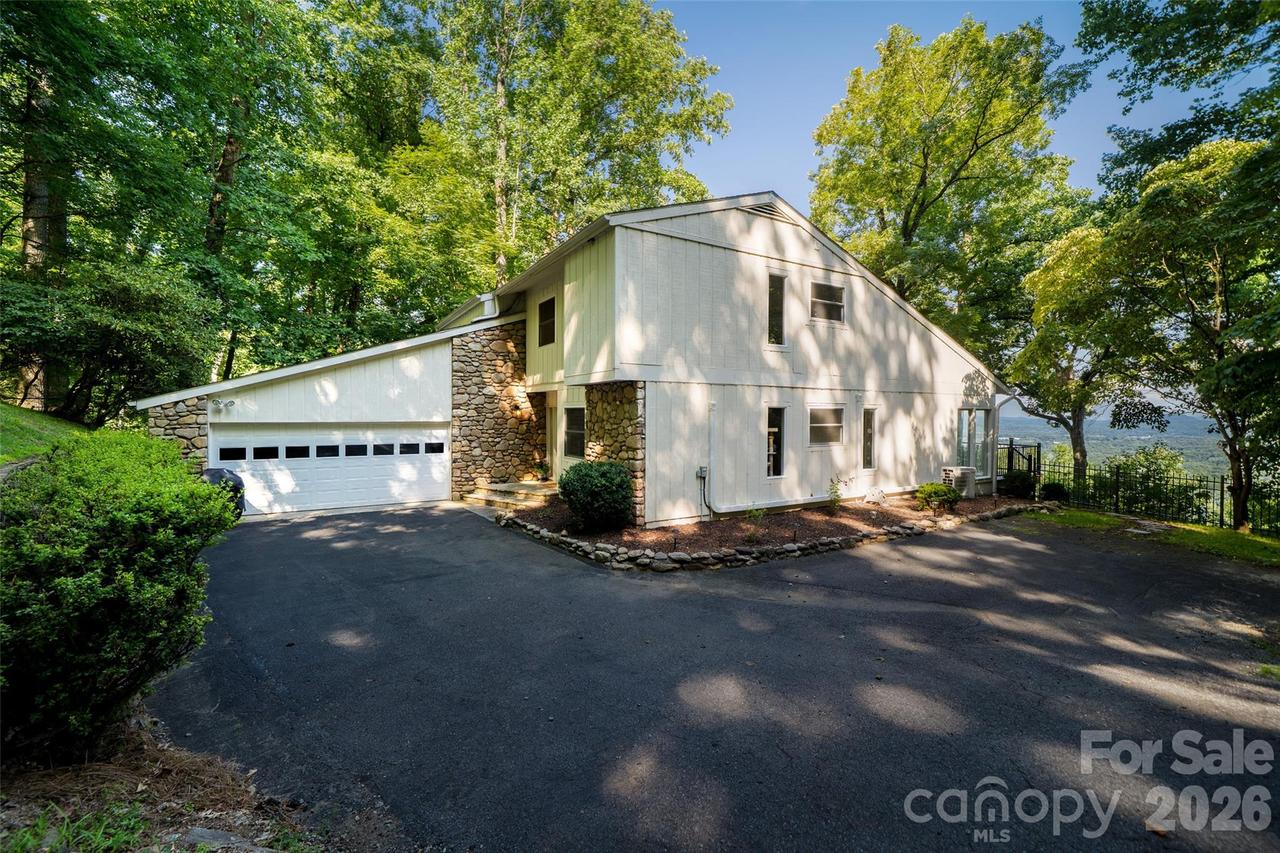 27 Walnut Dr., Mills River, NC 28759