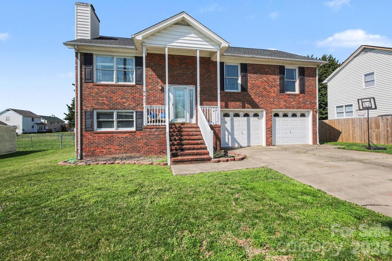 3904 Riverdale Rd., Greensboro, NC 27406