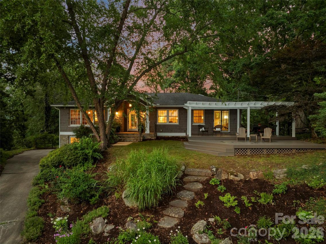 528 N Griffing Blvd., Asheville, NC 28804