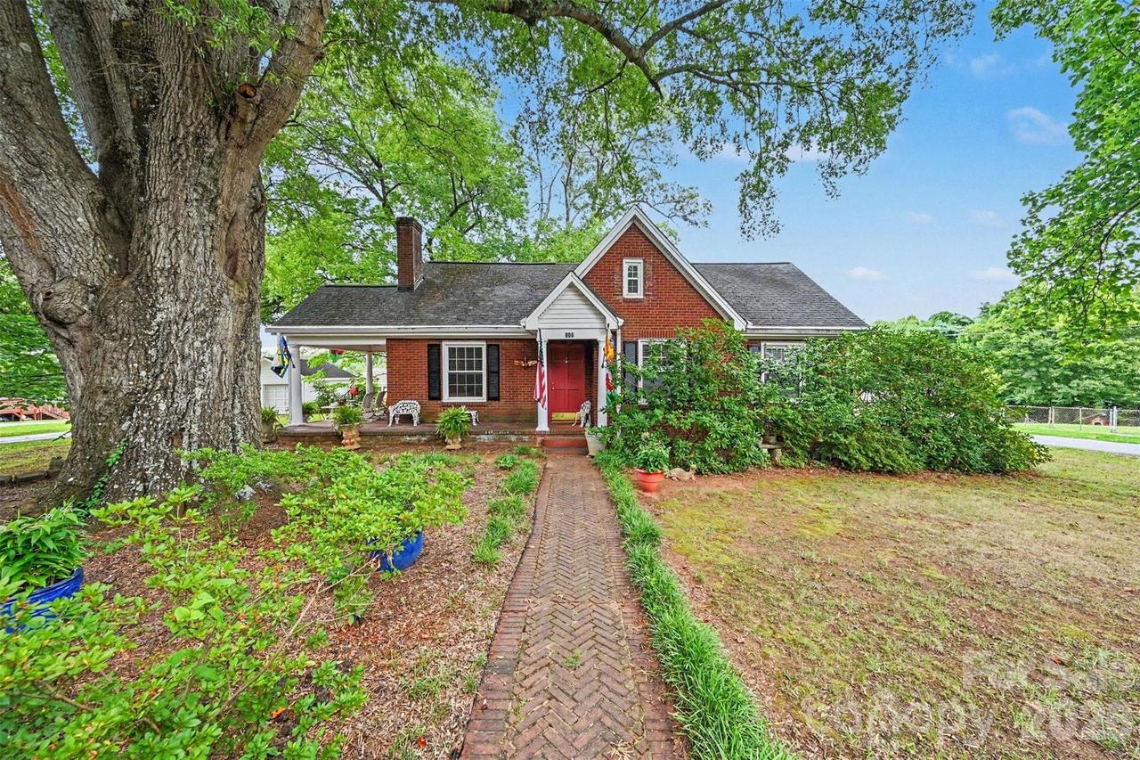 806 S Main Ave., Newton, NC 28658