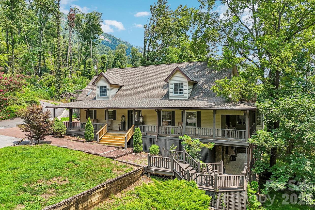 950 Main St. #4, Chimney Rock, NC 28720
