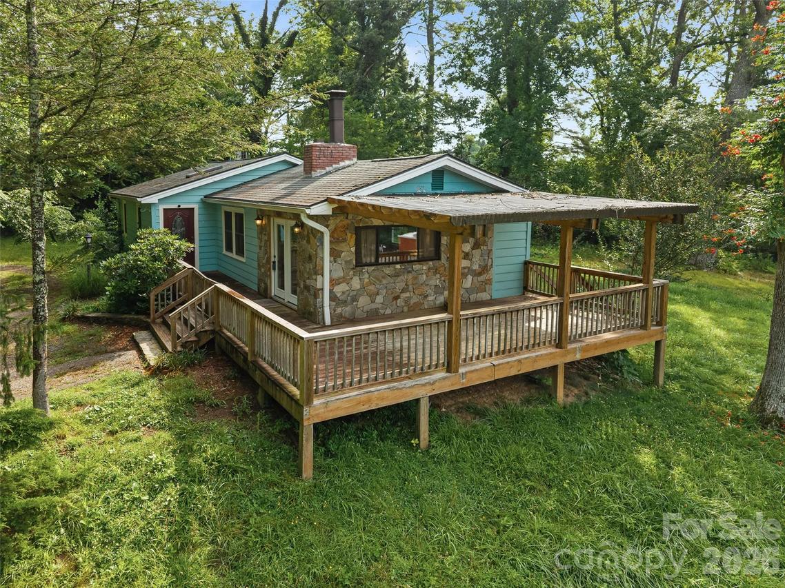 1705 Willow Rd., Hendersonville, NC 28739
