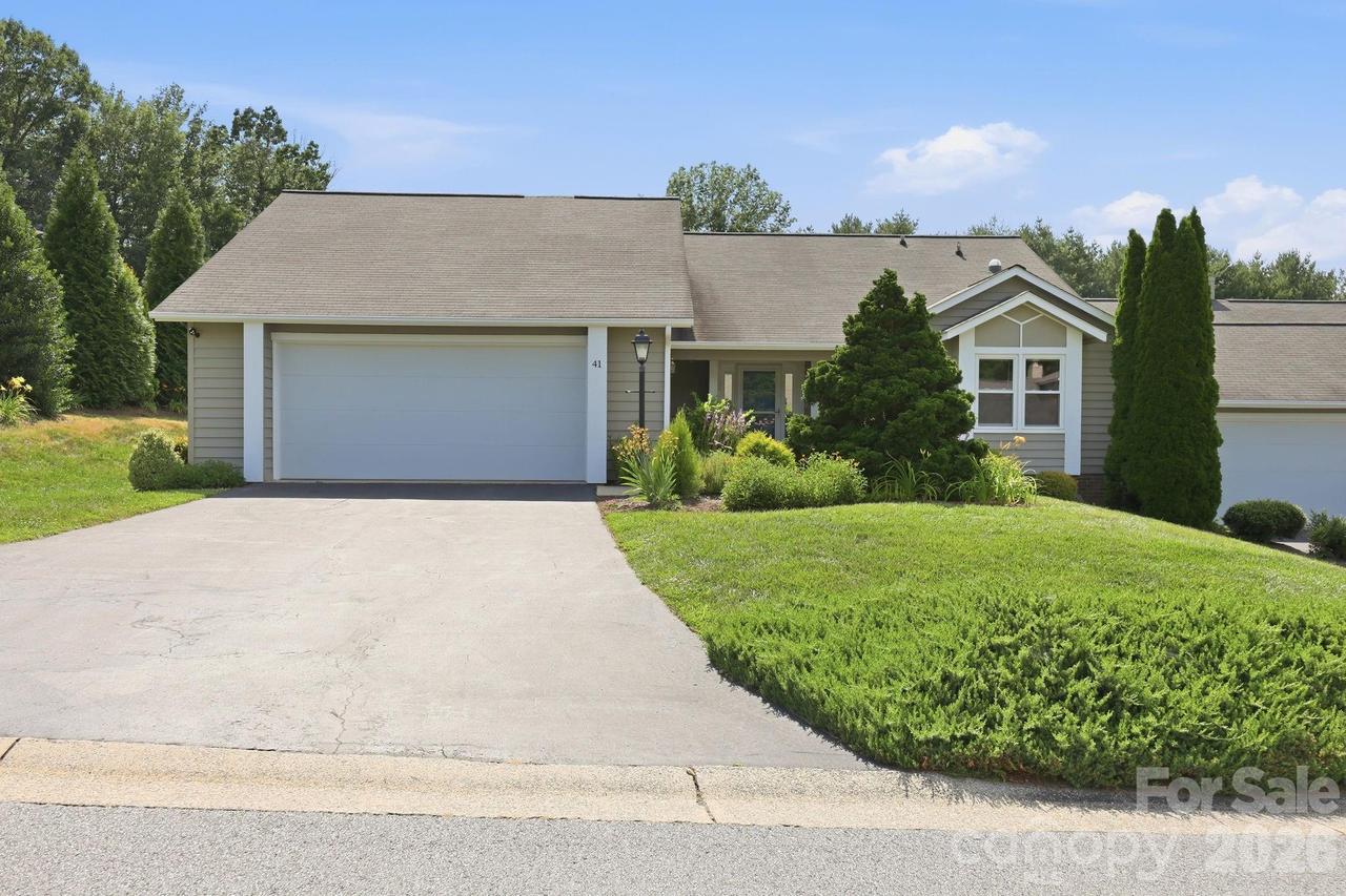 41 Cedarcliff Cir., Asheville, NC 28803