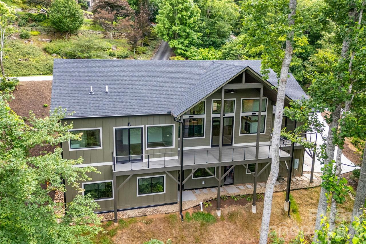 93 Village Pointe Ln., Asheville, NC 28803