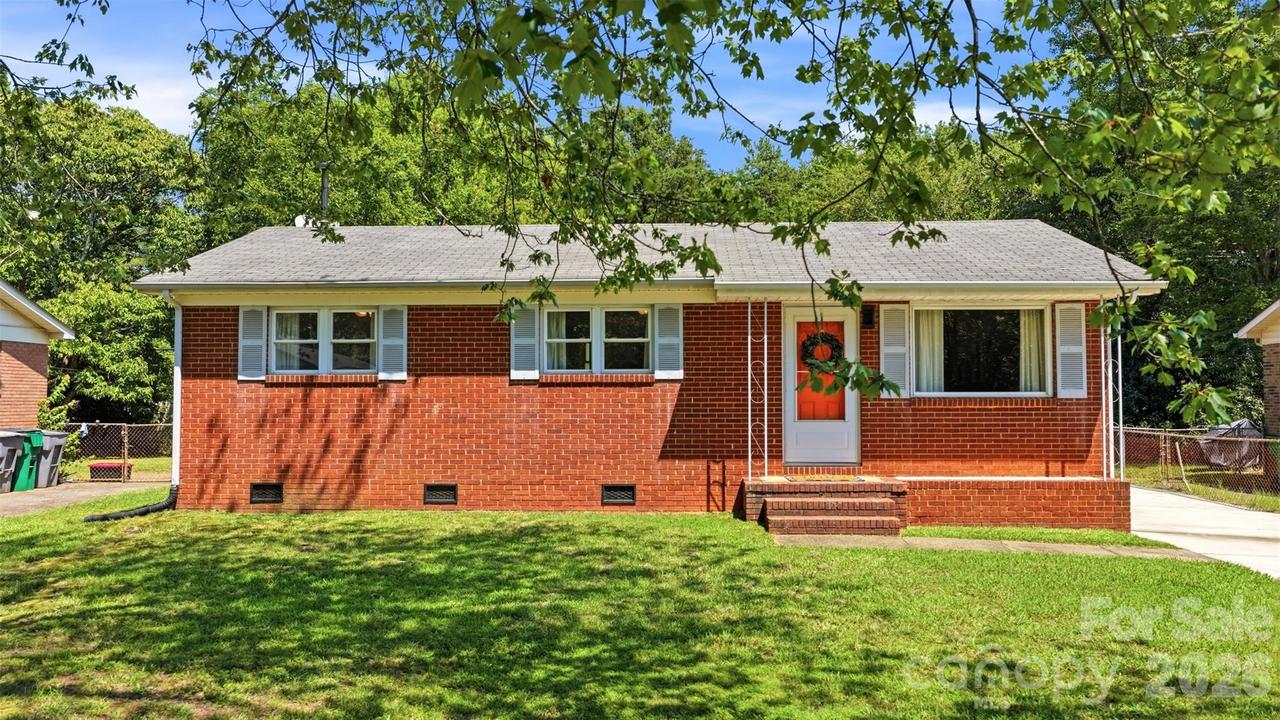 6805 Ellendale Dr., Charlotte, NC 28217