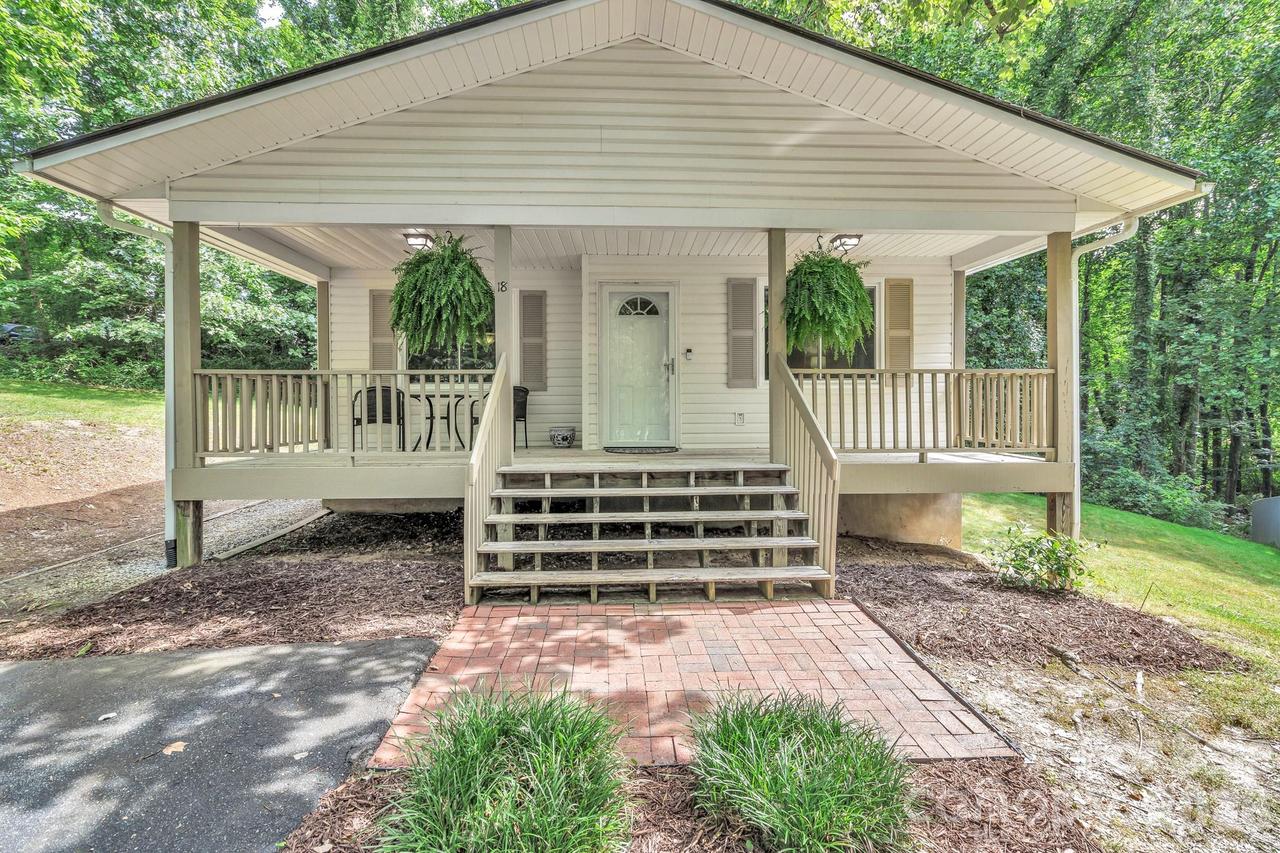 18 Mctindal Cir., Asheville, NC 28803