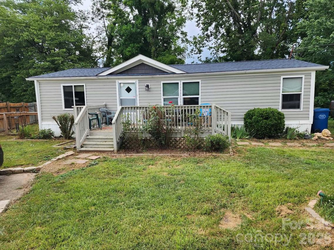 345 Hyatt St., Waynesville, NC 28786