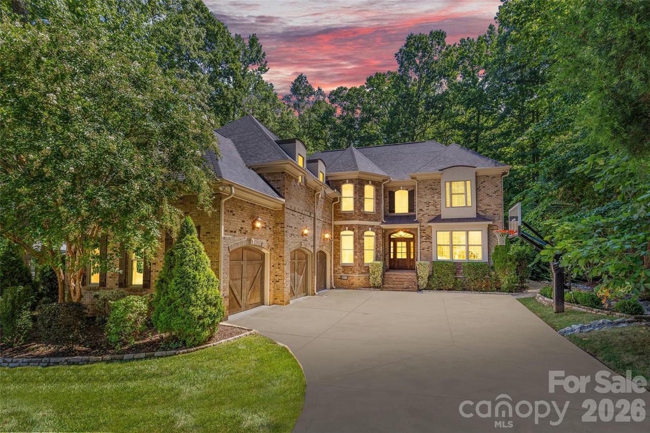 3030 Ashford Glen Dr., Matthews, NC 28104