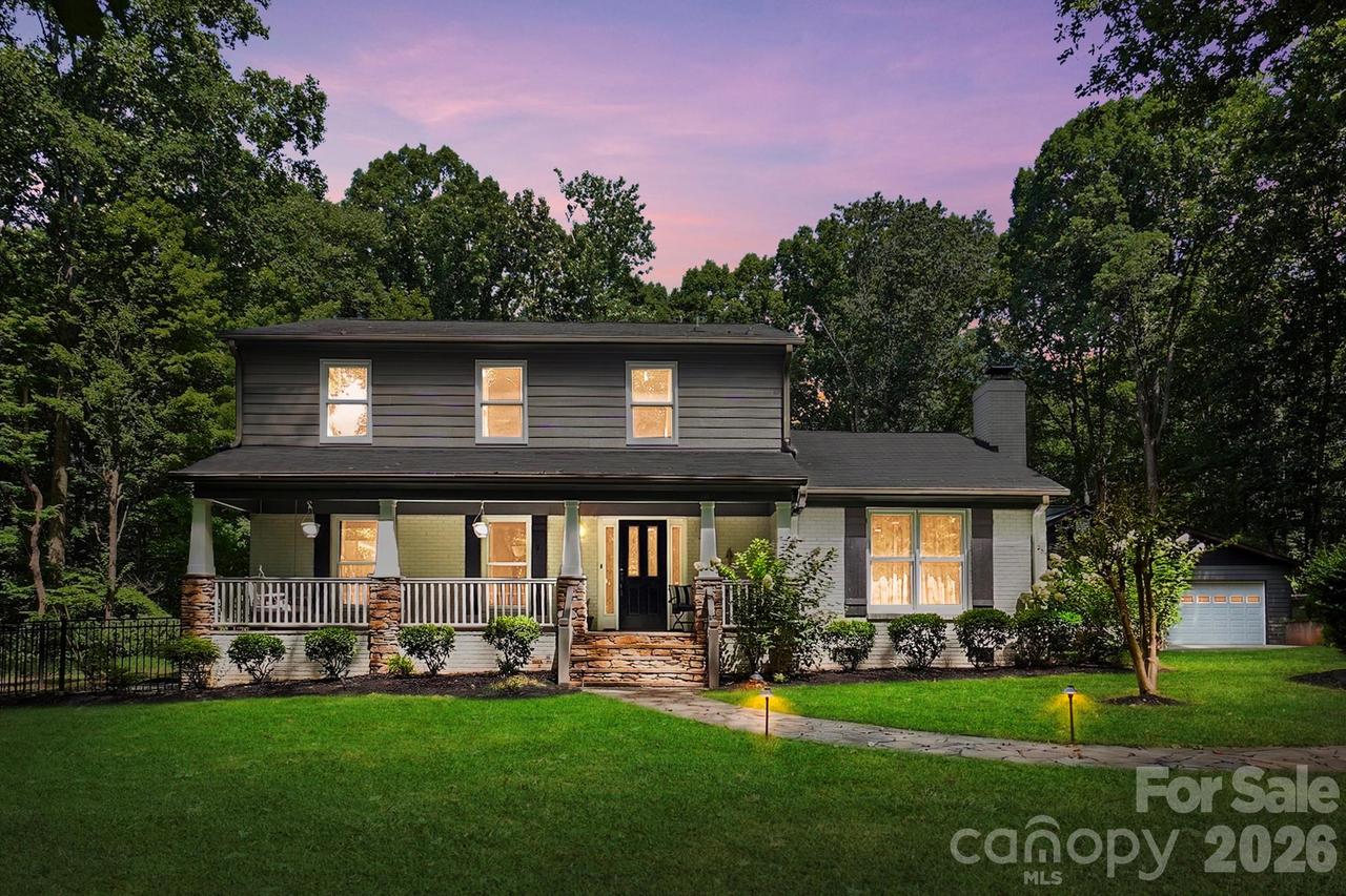 432 Raintree Dr., Matthews, NC 28104