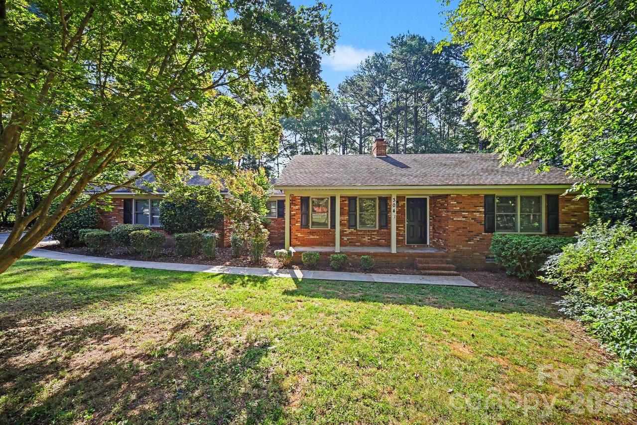 304 Julia Dr., Lincolnton, NC 28092