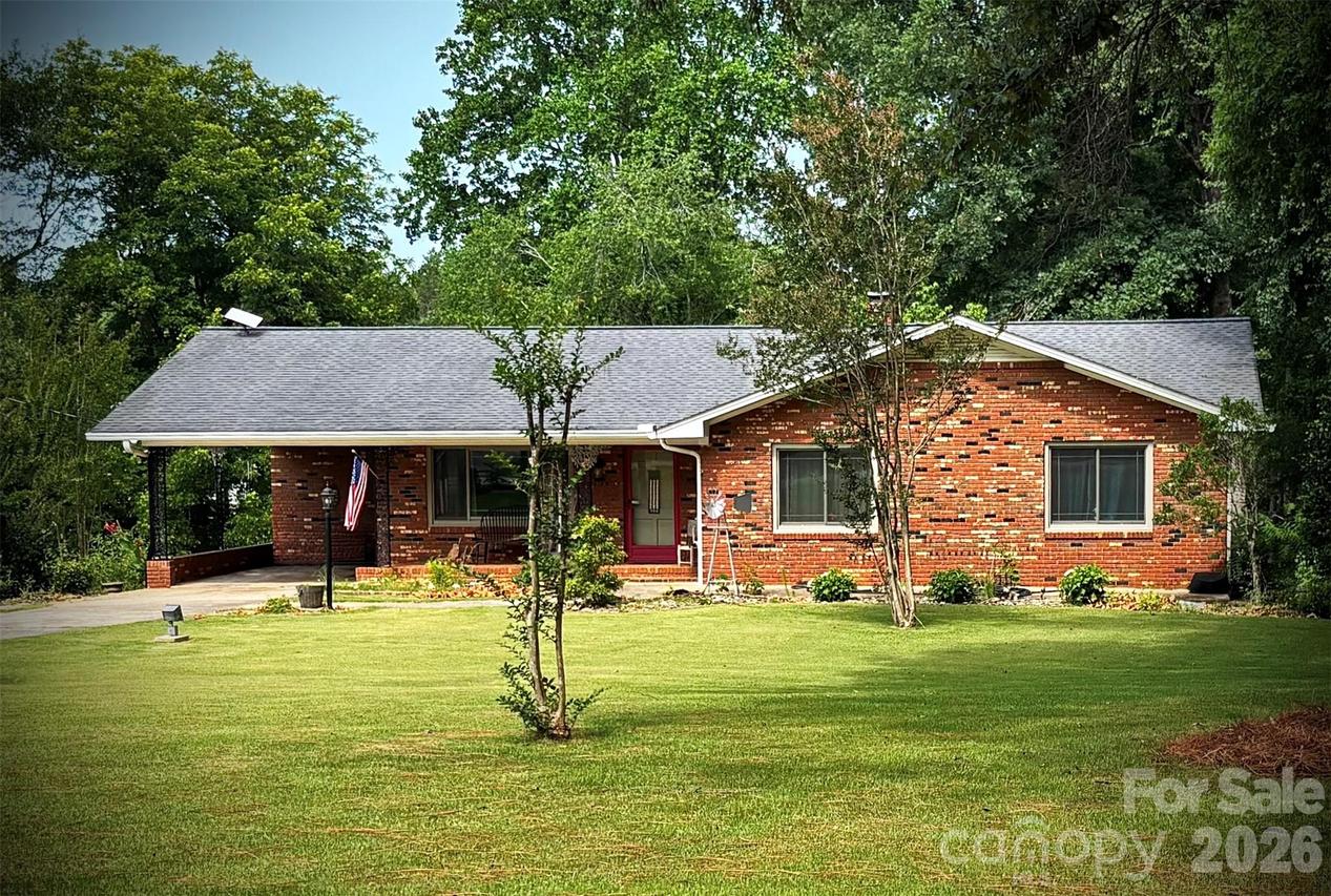 467 Forest Lake Rd., Forest City, NC 28043
