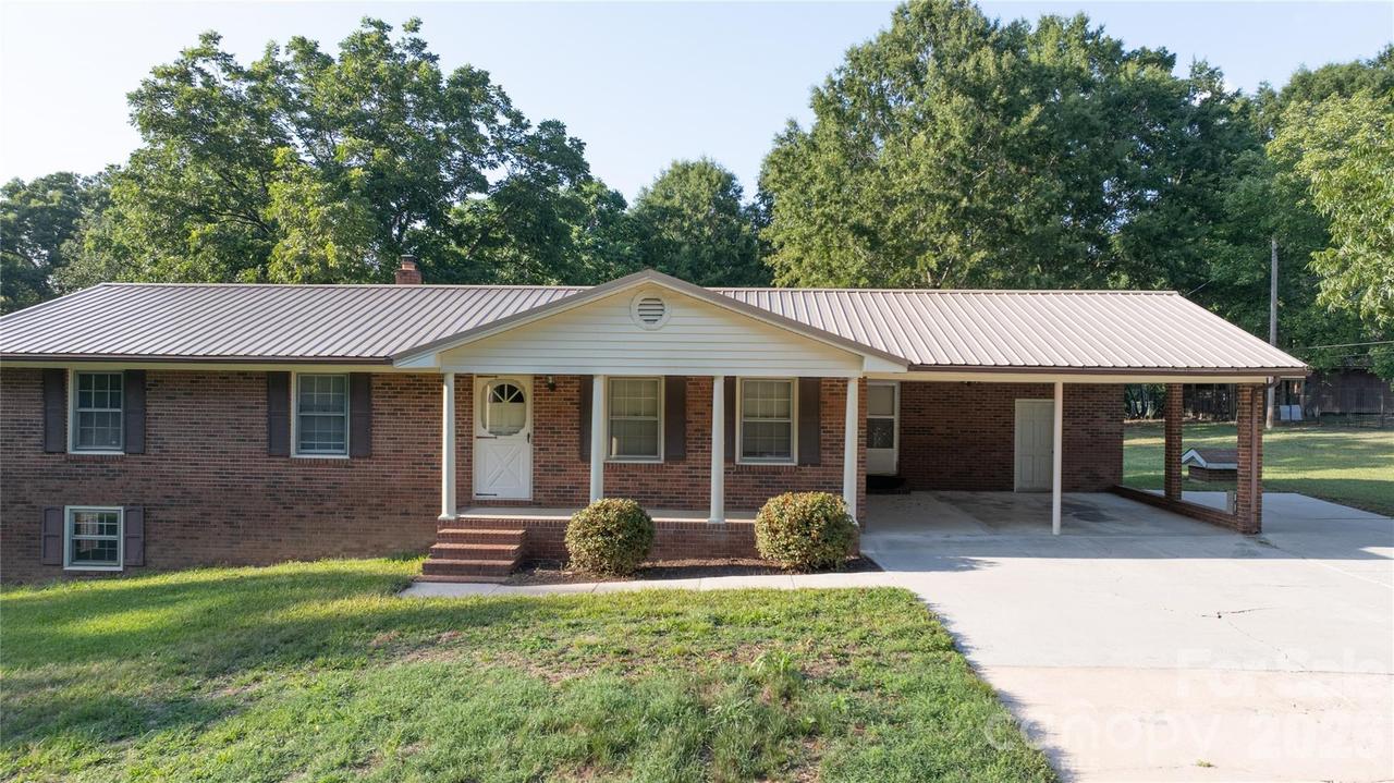 2209 Woodhurst Ln., Albemarle, NC 28001