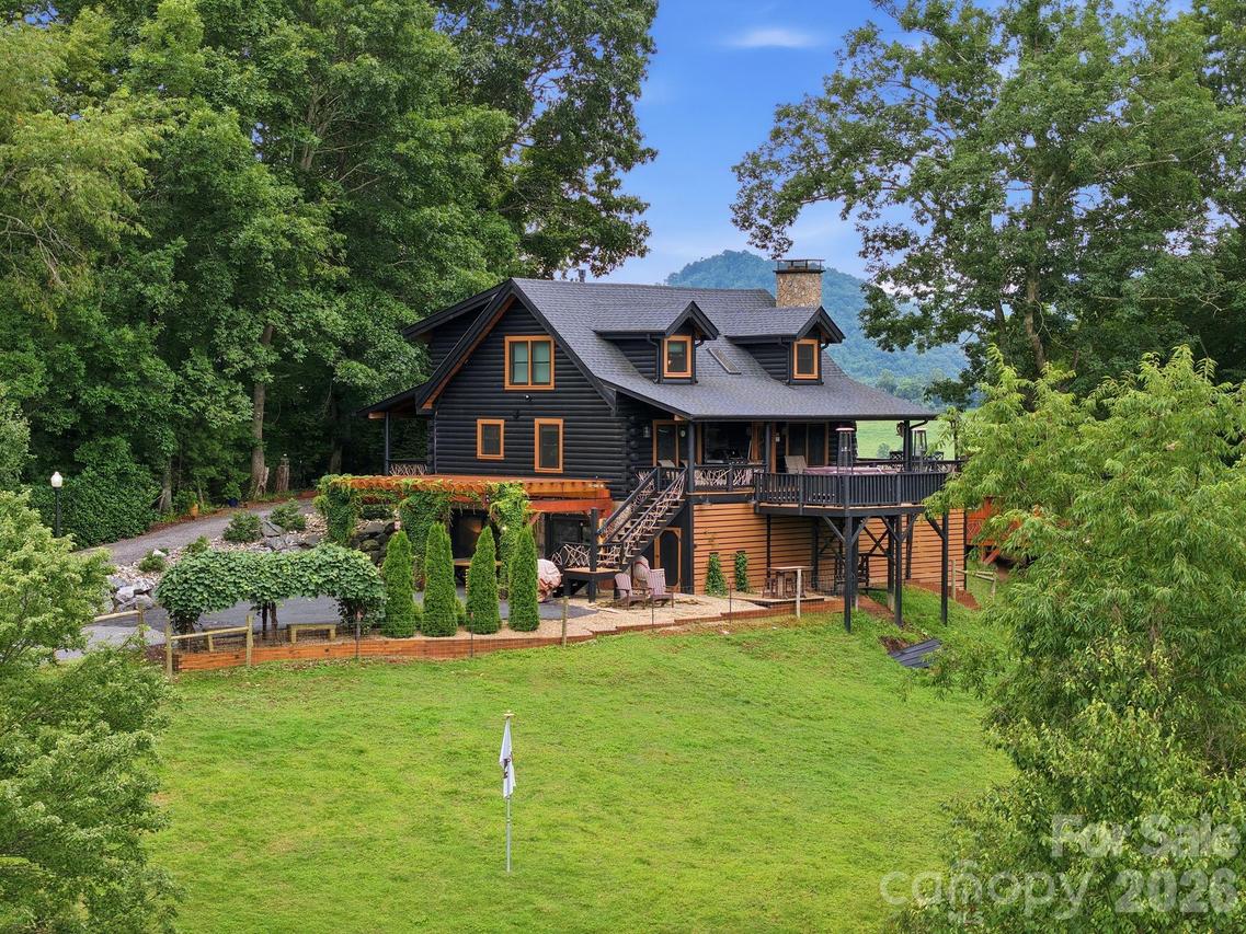 206 Hamlet Dr., Burnsville, NC 28714