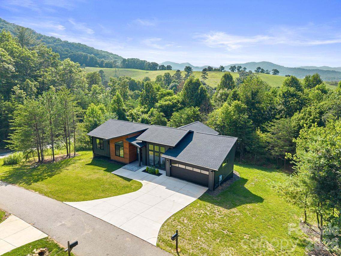 4 Tremorra Tr., Leicester, NC 28748