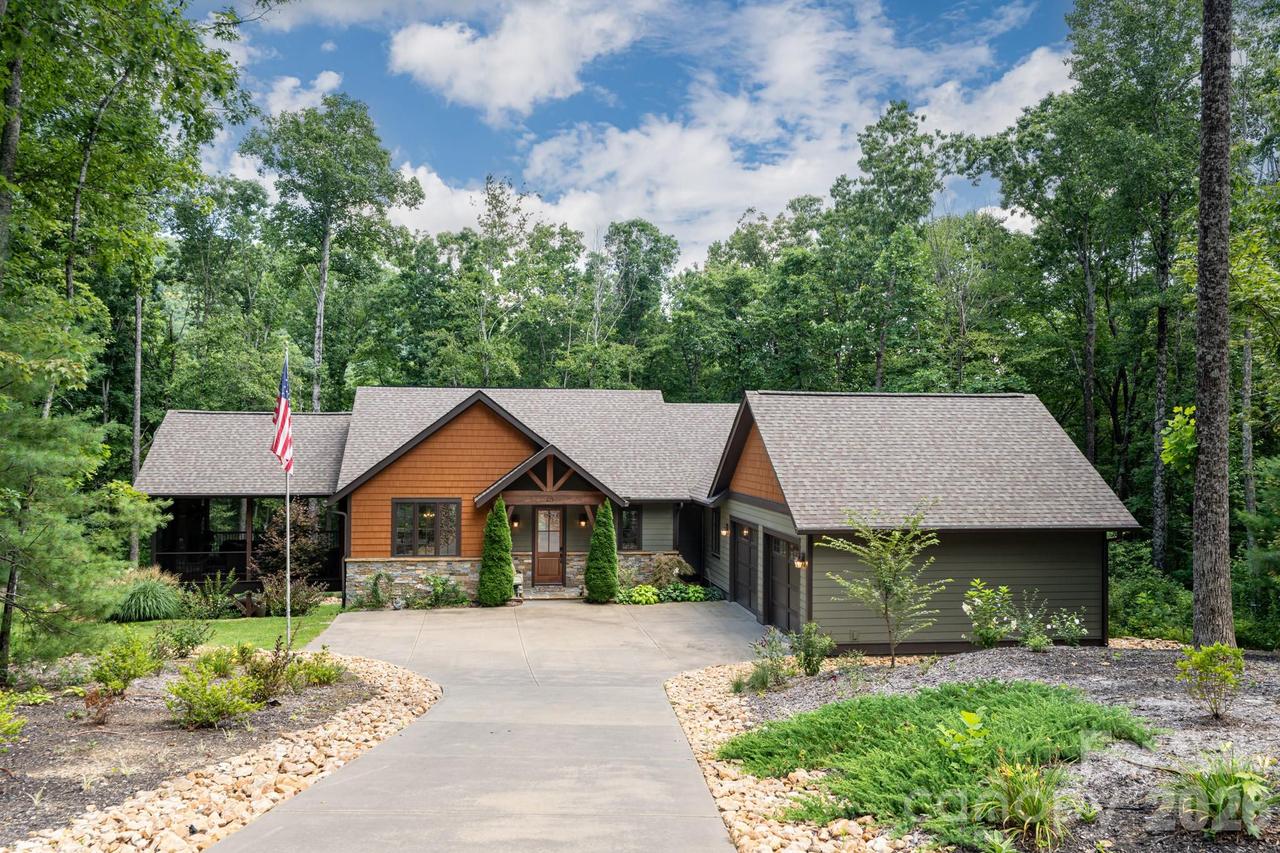 403 Thunder Mountain Rd., Hendersonville, NC 28792