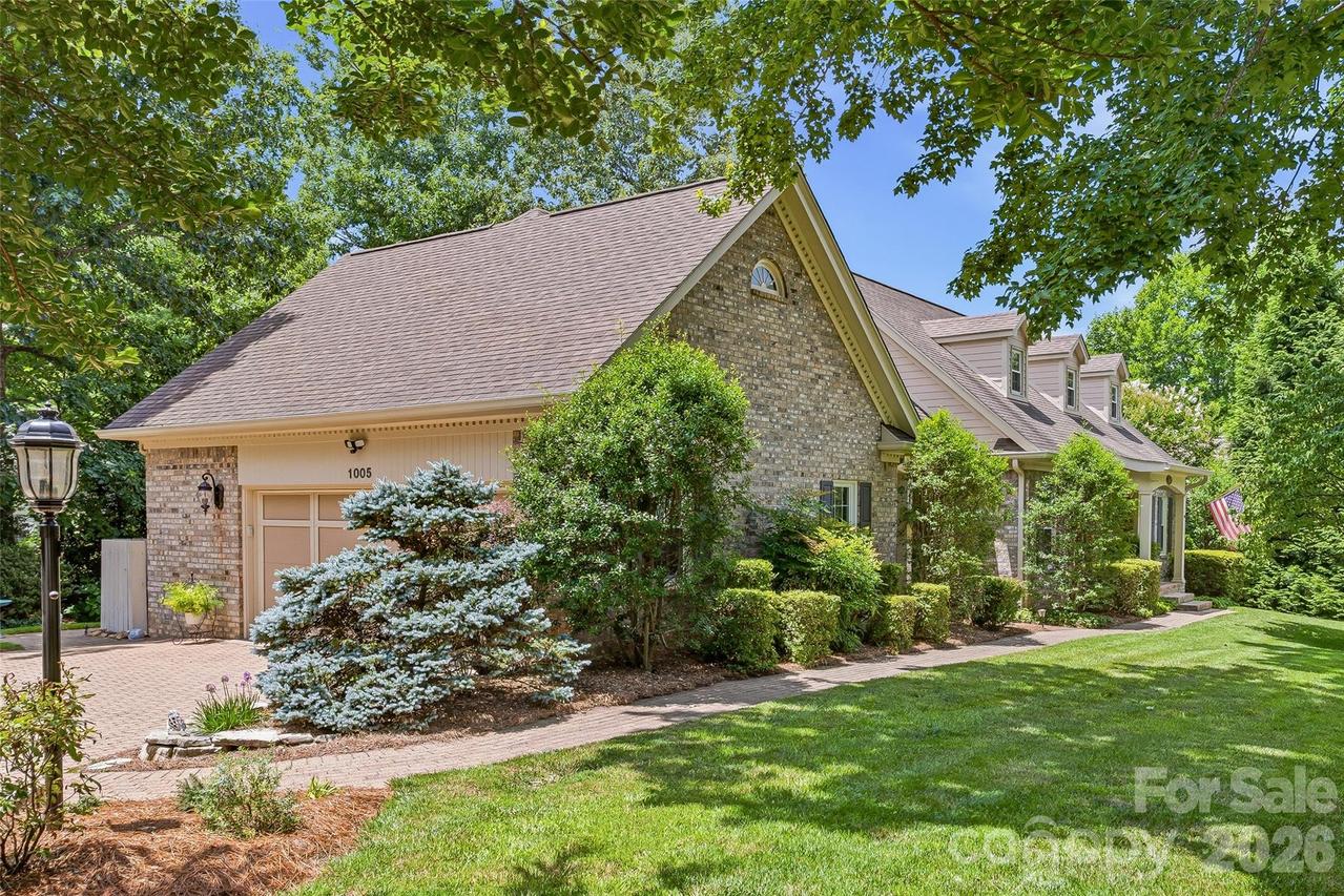 1005 Windsor Dr., Asheville, NC 28803